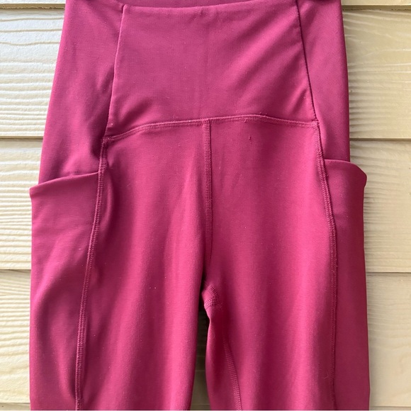 Beyond Yoga Powerbeyond Pocket Midi Legging in Merlot Size XS - Picture 6 of 10